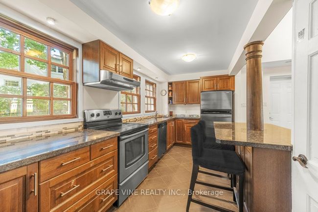 181 Maple Lane, House other with 2 bedrooms, 3 bathrooms and 2 parking in Rockcliffe ON | Image 11