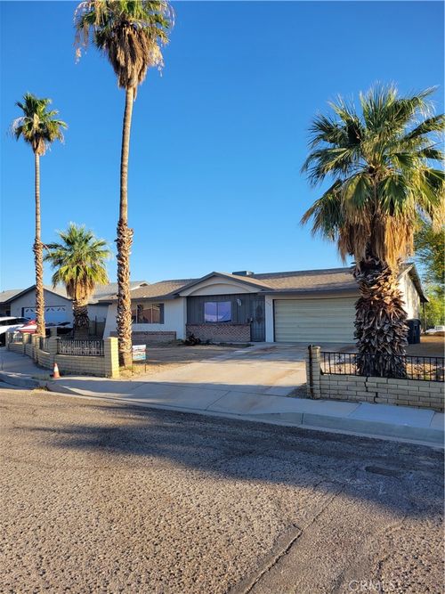 1340 Larchwood St, Needles, CA, 92363-3404 | Card Image