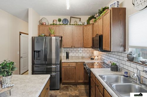 941 Scotts Creek Ct, Hickman, NE, 68372-1450 | Card Image