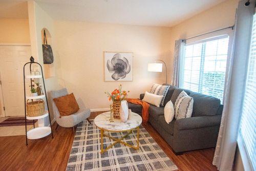 2412-4200 E Commerce Way, Sacramento, CA, 95834-9662 | Card Image