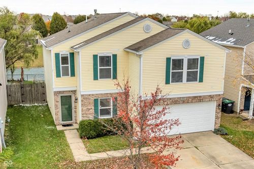 1717 Blue Grass Pkwy, Greenwood, IN, 46143-6812 | Card Image