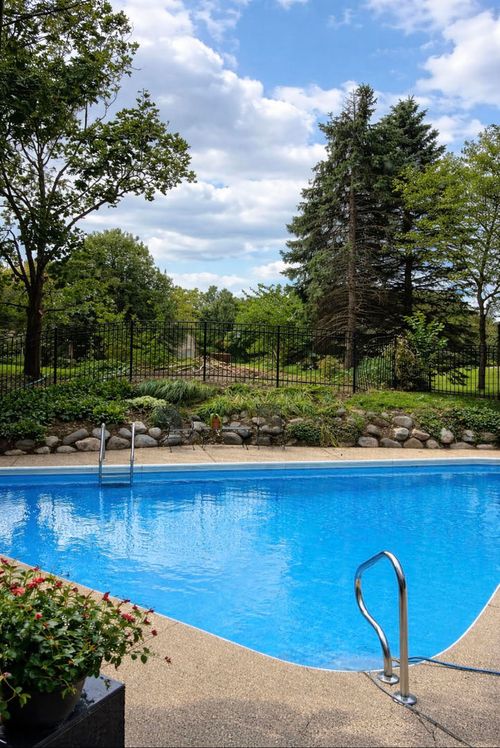 980 Persimmon Ct, St. Charles, IL, 60174-5627 | Card Image