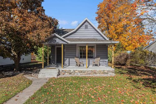 915 Hannah Ave, Traverse City, MI, 49686-3328 | Card Image