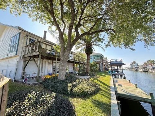 775 Marlin St, Bayou Vista, TX, 77563-2611 | Card Image