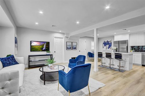 10 Hillman Pl, Roosevelt, NY, 11575-1526 | Card Image