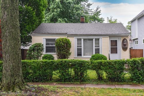 686 Emmons Ave, Birmingham, MI, 48009-2020 | Card Image