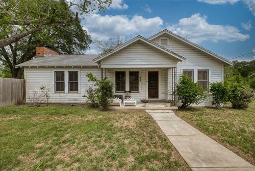 500 W Austin St, Luling, TX, 78648-1741 | Card Image