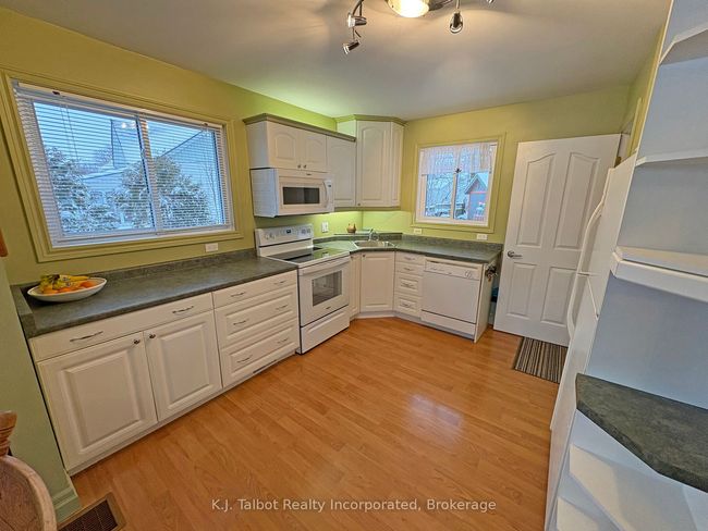 94 Montcalm St, House other with 2 bedrooms, 2 bathrooms and 6 parking in Goderich ON | Image 9