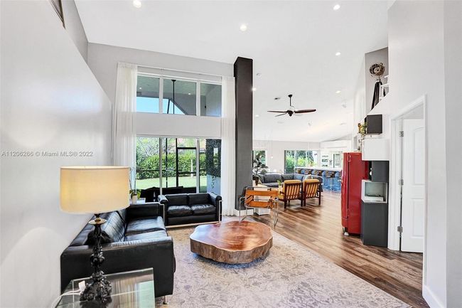 730 Bayside Ln, House other with 4 bedrooms, 3 bathrooms and null parking in Weston FL | Image 8