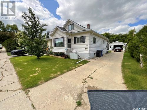 213 1st Ave E, Blaine Lake, SK, S0J0C8 | Card Image