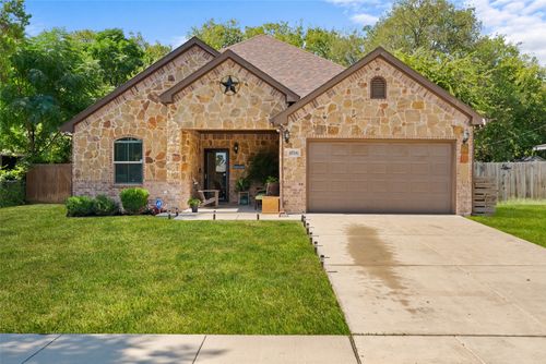 4516 Wiman Dr, Fort Worth, TX, 76119-2084 | Card Image