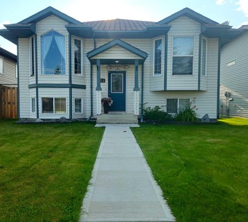 114 Robinson Avenue, Penhold, AB, T0M1R0 | Card Image