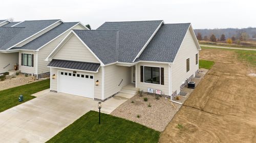 2560 Noellyn Dr, Berrien Springs, MI, 49103-9175 | Card Image