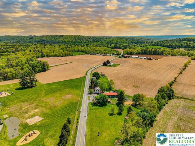 945 Silver Spring Blvd, Home with 3 bedrooms, 1 bathrooms and null parking in Kunkletown PA | Image 47
