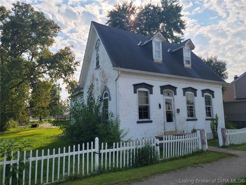 525 Arch St, Lawrenceburg, IN, 47025-1707 | Card Image