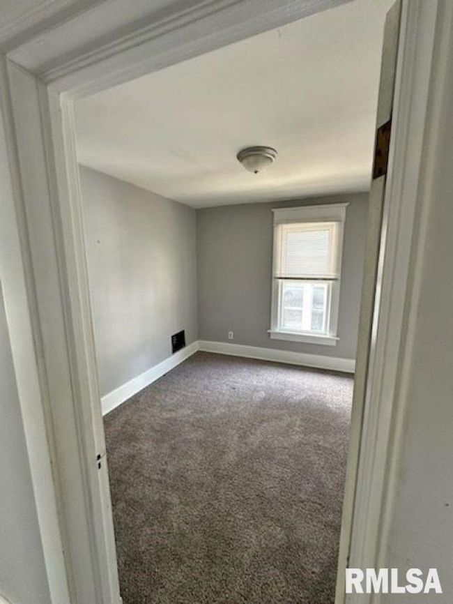 1321 W 13 Th St, House other with 4 bedrooms, 1 bathrooms and null parking in Davenport IA | Image 9