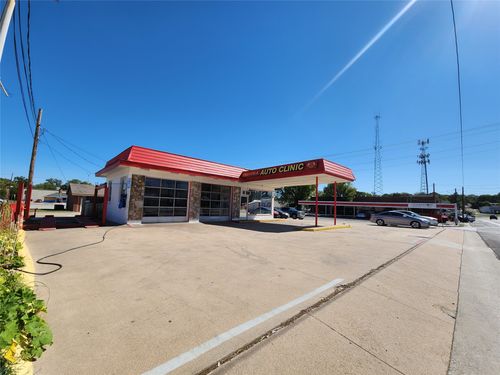 621 S Elm St, Denton, TX, 76201-6807 | Card Image
