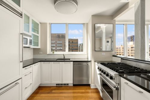 phas-200 W End Ave, New York, NY, 10023-4801 | Card Image