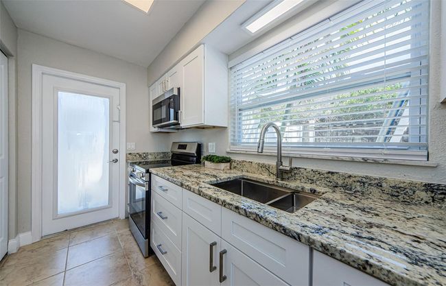 APT-11 - 2186 Edythe Dr, Condo with 2 bedrooms, 1 bathrooms and null parking in DUNEDIN FL | Image 12