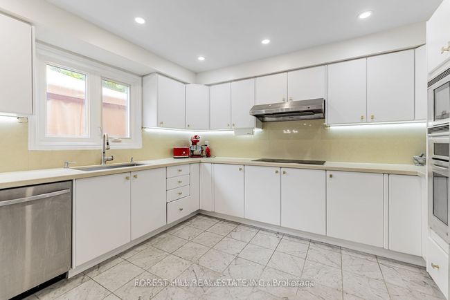 1 Bronte Rd, House other with 8 bedrooms, 6 bathrooms and 6 parking in Thornhill ON | Image 10