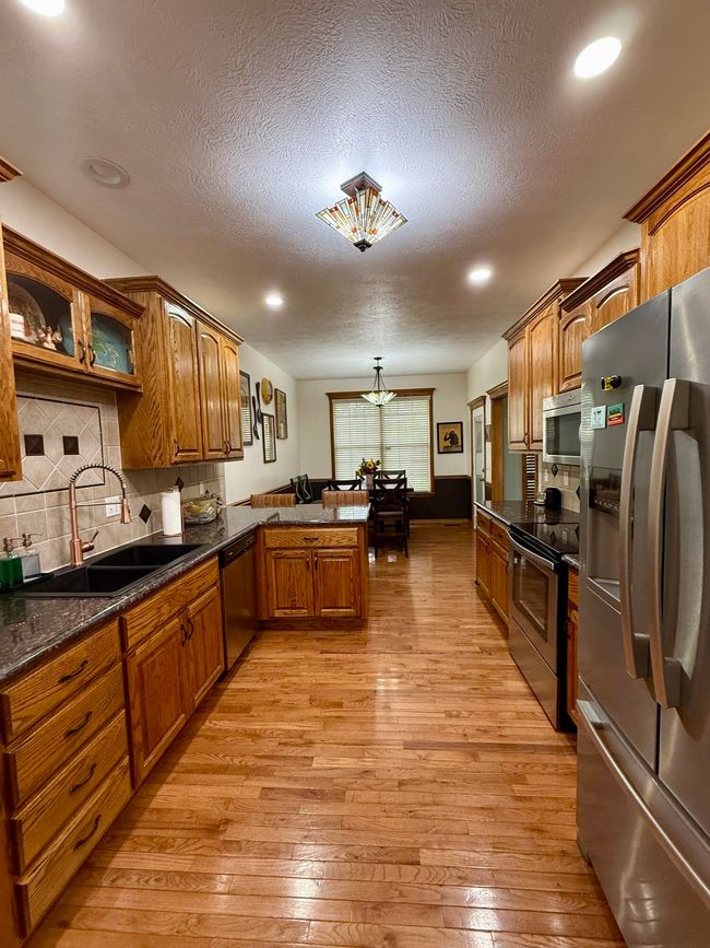 Kitchen | Image 12