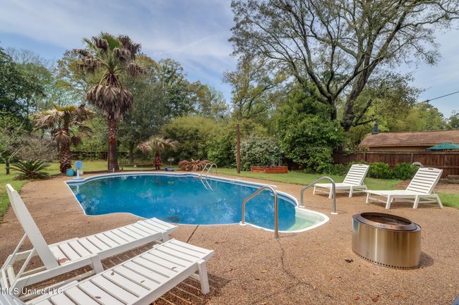 Pool and Backyard | Image 20