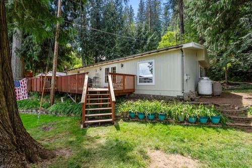 11715 N Honeymoon Bay Rd, Newman Lake, WA, 99025-8427 | Card Image