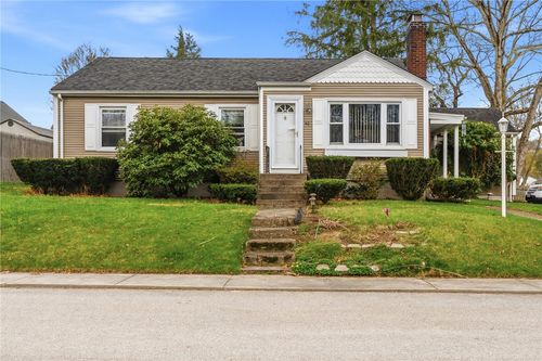 40 Shortway Dr, West Warwick, RI, 02893-1201 | Card Image