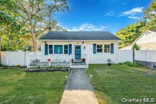 32 Pine Tree Dr, Shirley, NY, 11967-4345 | Card Image