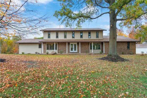2201 Ridgewood Rd, Medina, OH, 44256-8108 | Card Image