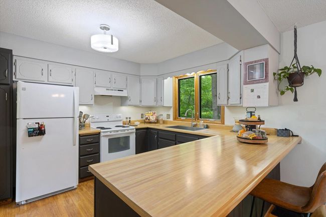 Kitchen | Image 12