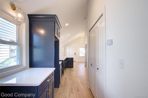 550 E Breckenridge St, Ferndale, MI, 48220-1324 | Card Image