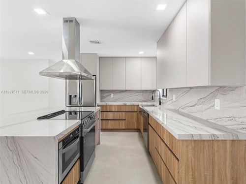 610 Ne 164th Ter, Miami, FL, 33162-3628 | Card Image