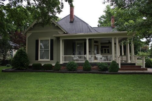 330 W 9th St, Russellville, KY, 42276-1511 | Card Image
