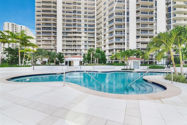 304 - 20281 E Country Club Dr, Condo with 2 bedrooms, 2 bathrooms and null parking in Aventura FL | Image 31