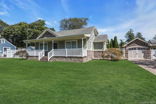 9 Arkays Ave, East Islip, NY, 11730-2101 | Card Image