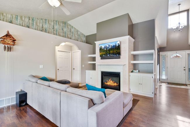 1092 470, House other with 5 bedrooms, 3 bathrooms and 2 parking in Providence UT | Image 5