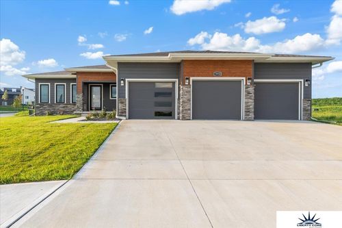 19950 Weir St, Omaha, NE, 68135 | Card Image