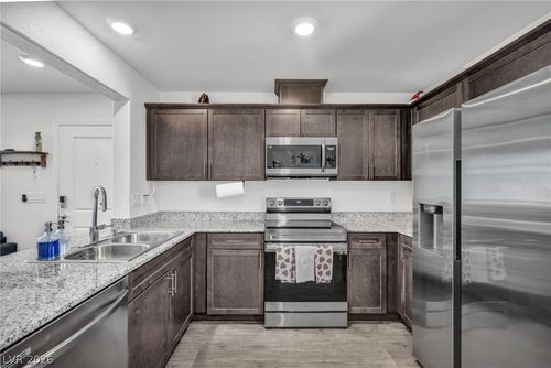 2742 Champagne Gold Avenue, North Las Vegas, NV, 89086 | Card Image