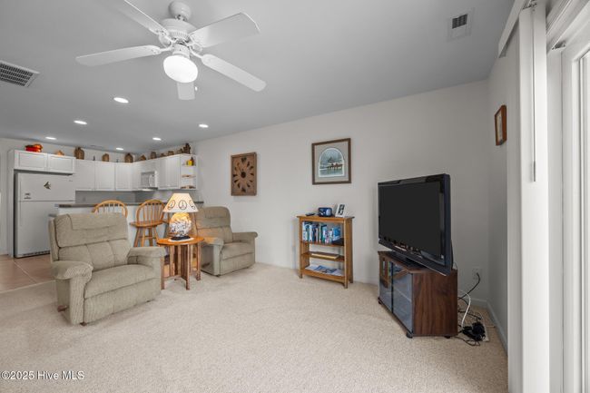 Living Area | Image 7