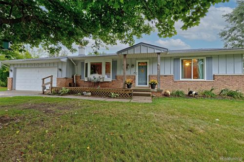1088 Hollyhock Cir, Grand Blanc, MI, 48439-8924 | Card Image