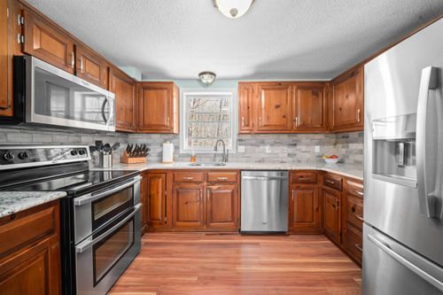 15 Earle Drive, Lee, NH, 03861 | Card Image