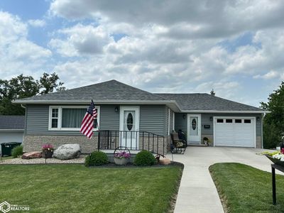 703 Loomis Avenue, Home with 3 bedrooms, 1 bathrooms and 1 parking in Corning IA | Image 3