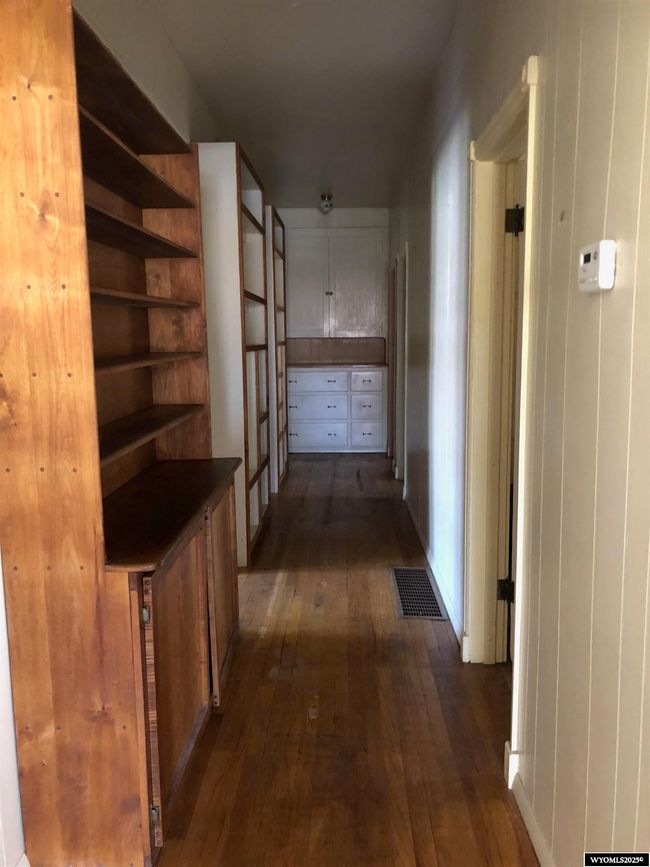 211 8 Th St, House other with 6 bedrooms, 3 bathrooms and null parking in Sinclair WY | Image 13