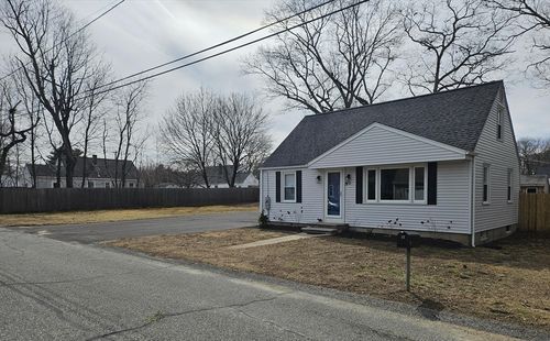 12 Eisenhower Dr, Smithfield, RI, 02917-1726 | Card Image