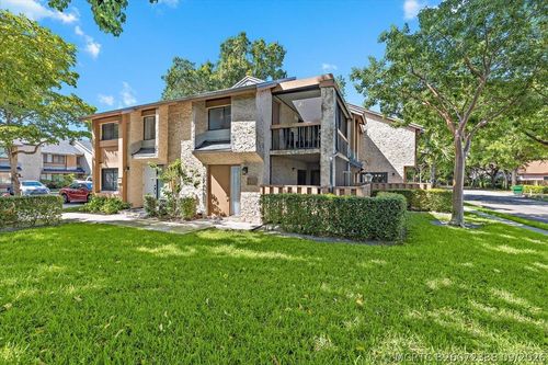 130 Wimbledon Lake Dr, Plantation, FL, 33324-2423 | Card Image