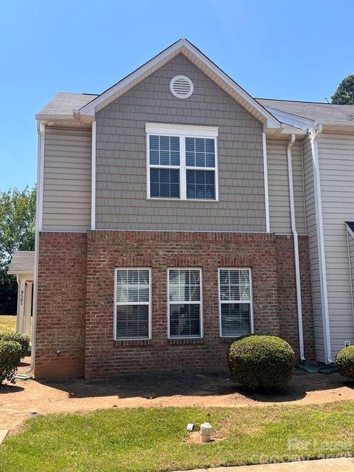9505 Drains Bay Ct, Charlotte, NC, 28214-3249 | Card Image
