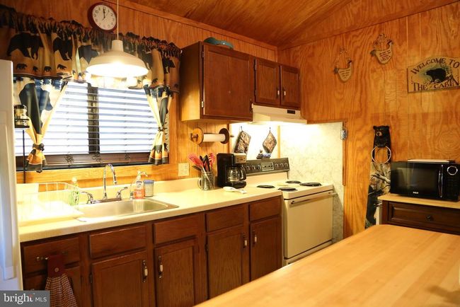 200 Rock Creek Trl, House other with 2 bedrooms, 1 bathrooms and null parking in RIO WV | Image 16