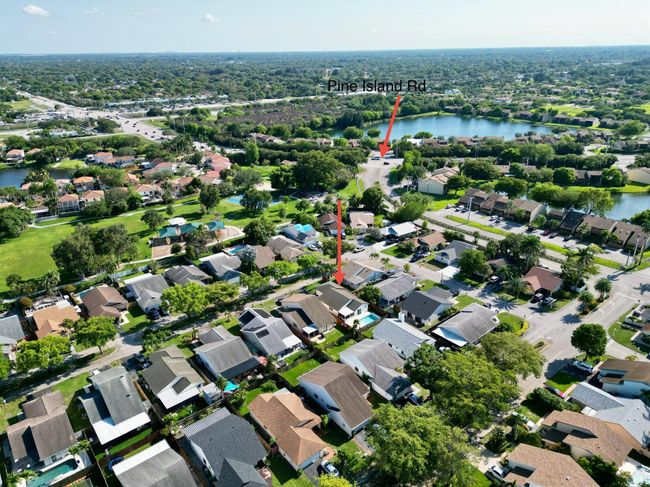 8421 Sw 41 St Ct, House other with 3 bedrooms, 2 bathrooms and null parking in Davie FL | Image 39