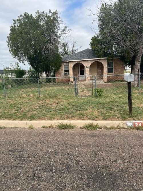 24 E 18th St, San Angelo, TX, 76903-3857 | Card Image